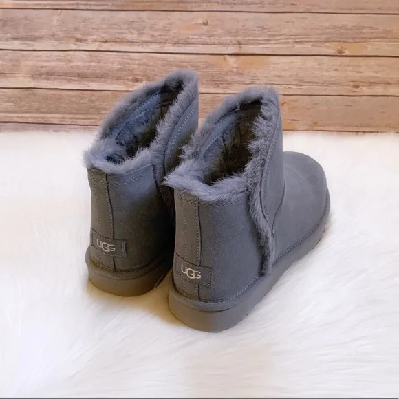 UGG Women’s Classic Mini Fluff High-Low Geyser Boots - Picture 4 of 7